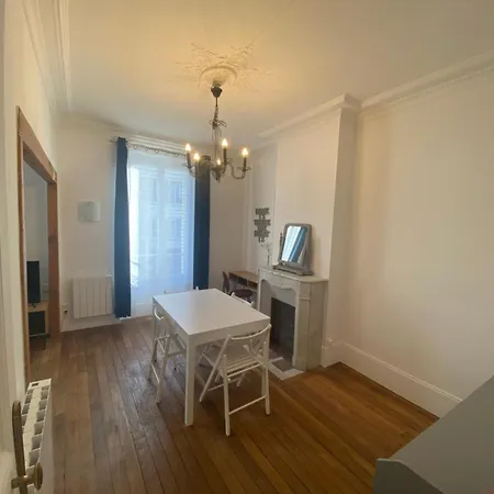 Bellevue Apartment *